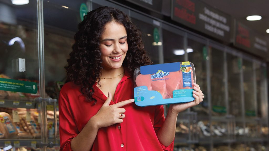 El pollo que decides comprar y poner en tu nevera tiene una historia. Esa presa deliciosa que te comes, tiene un inicio en la granja para terminar en tu mesa. ¿Por qué es importante conocerla?

Pollo Norteño