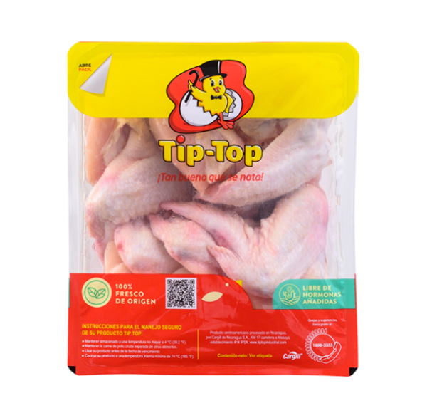 Alas de pollo en bandejas