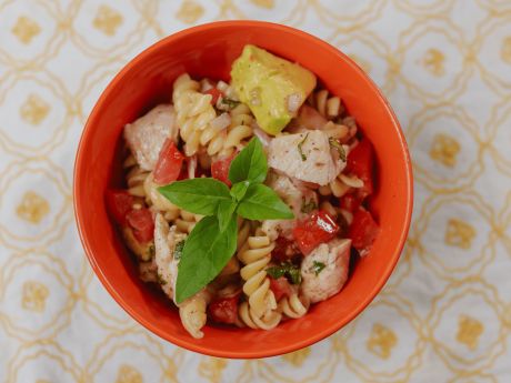 Ensalada de pasta con pollo